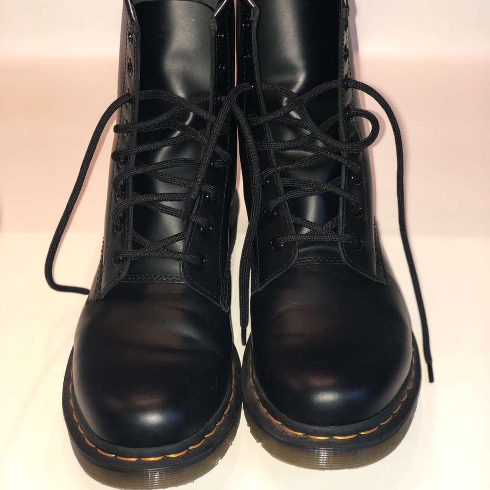 SALE❗️❗️Dr. martens in women’s size 9